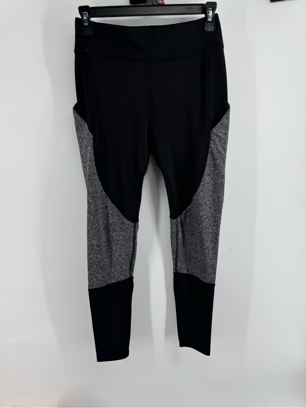 POP FIT  Black and Gray Performance Leggings Women's Size Medium